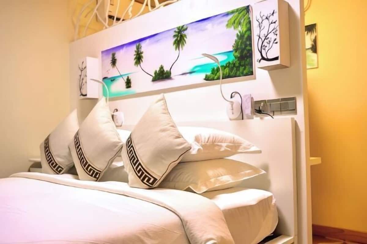 Minibar, iron/ironing board (on request), WiFi (free)