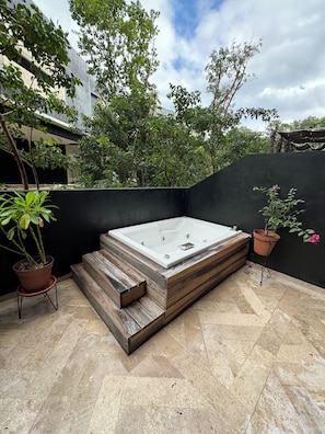 Bañera de hidromasaje privada