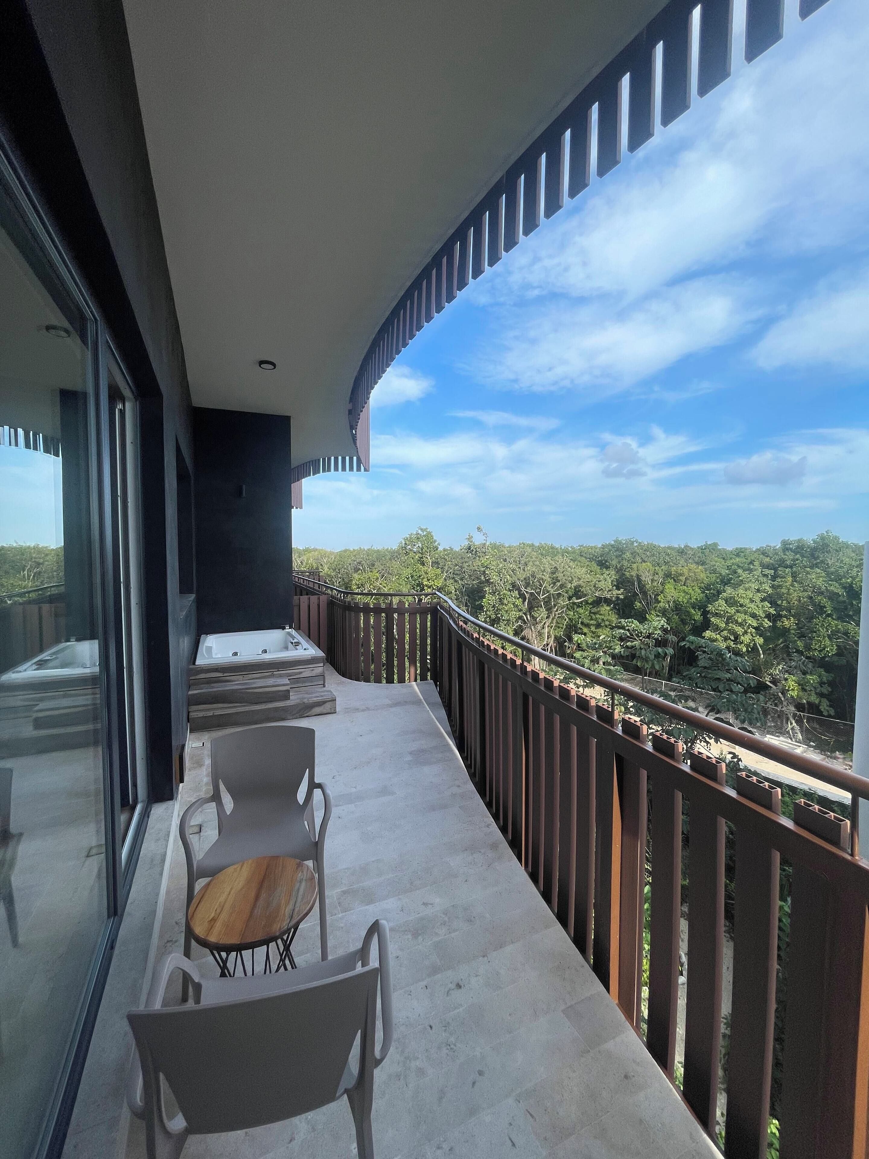 MASTER SUITE CON JACUZZI PRIVADO  Y VISTA A LA JUNGLA | Balcony view