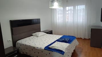 3 slaapkamers, een strijkplank/strijkijzer, beddengoed