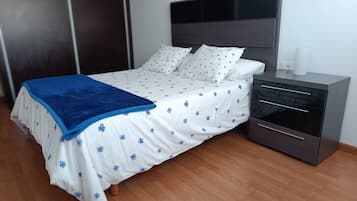 3 slaapkamers, een strijkplank/strijkijzer, beddengoed