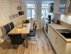 Kühlschrank, Ofen, Herdplatte, Geschirrspüler