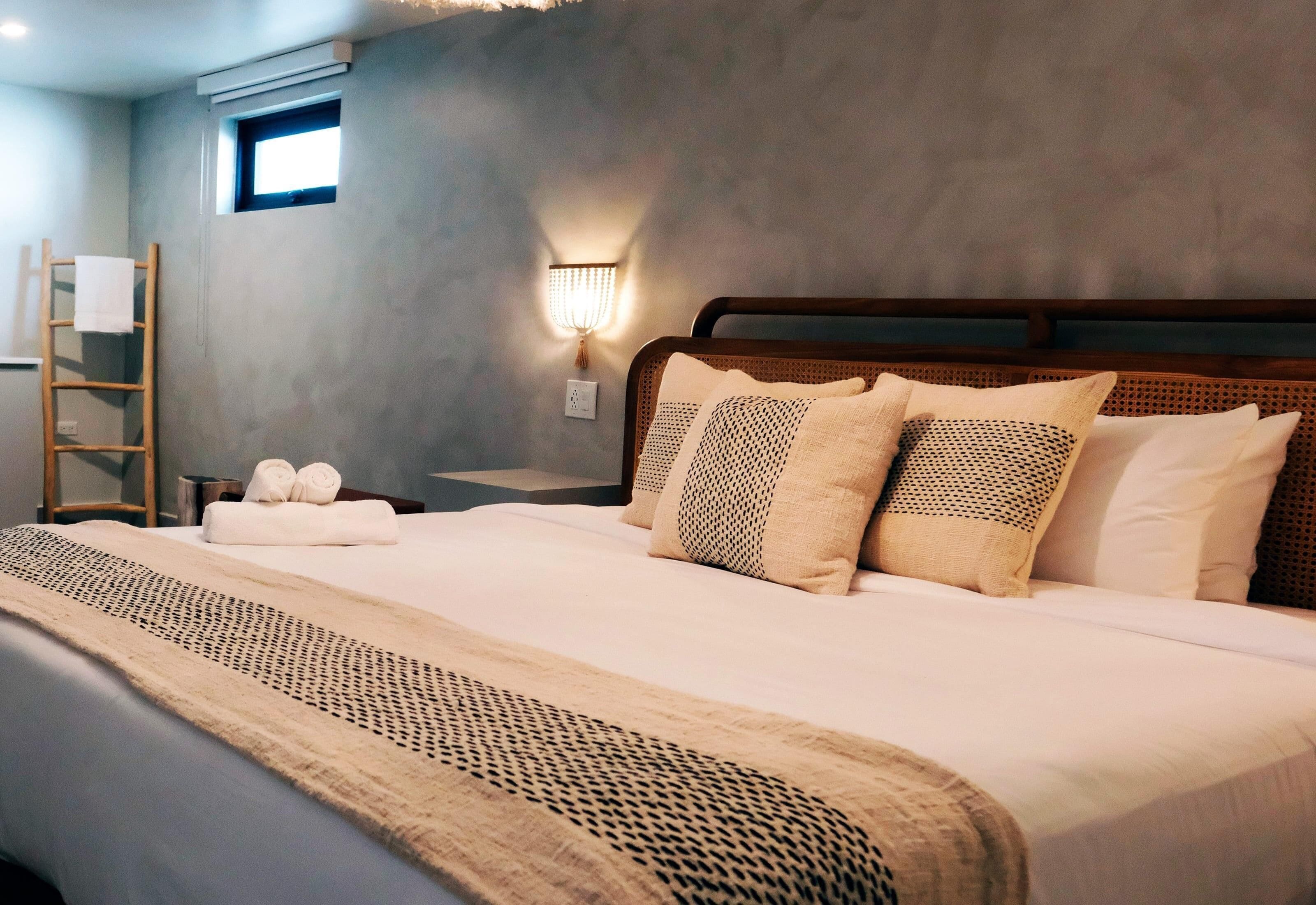 Studio, 1 King Bed, Non Smoking, Kitchenette