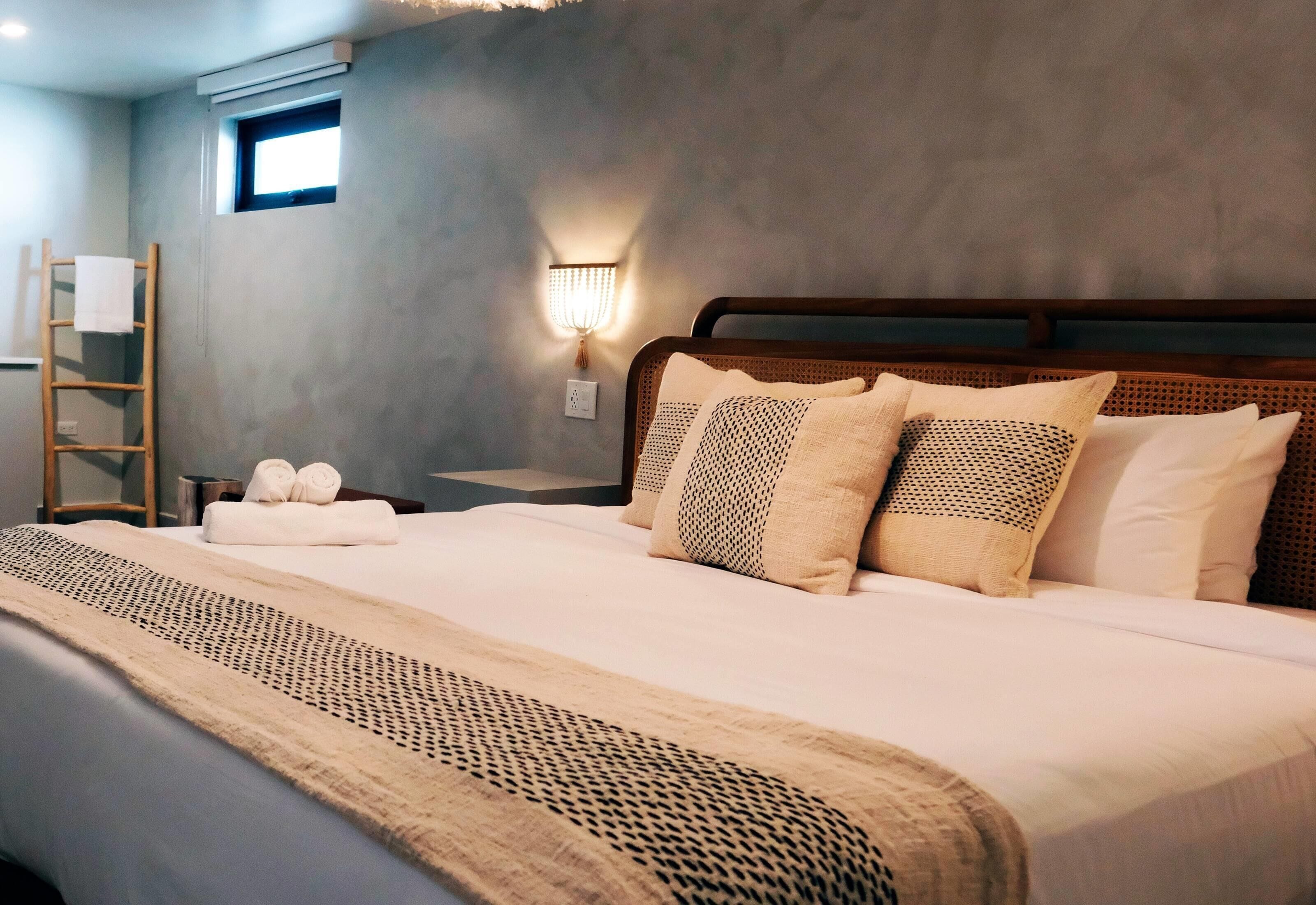 Studio, 1 très grand lit, non-fumeurs, coin cuisine | Minibar, coffres-forts dans les chambres, décoration personnalisée