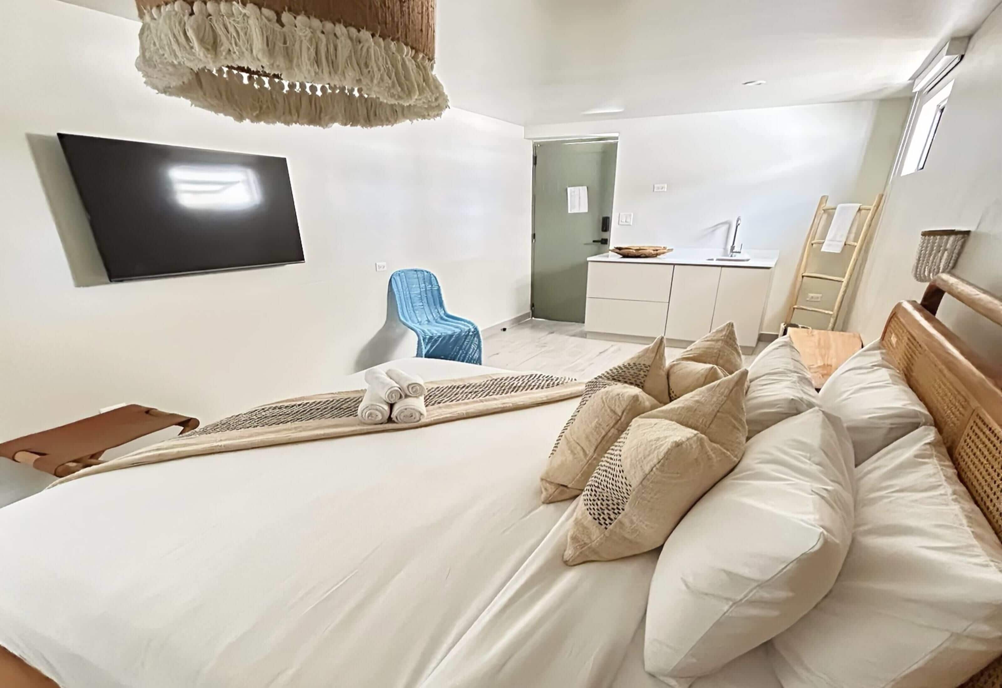 Frigobar, cofres nos quartos, individualmente decorados