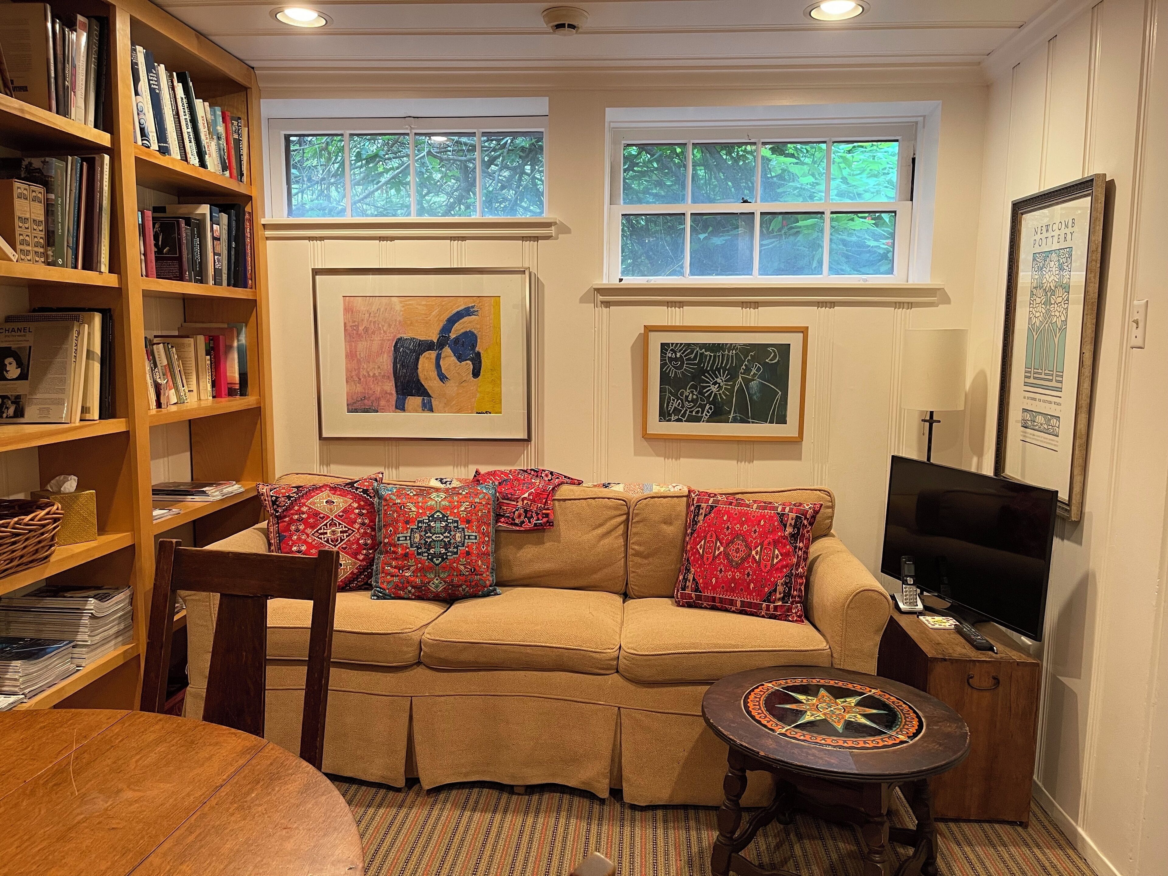Cozy Laurel Canyon Retreat. 15 minute Drive to Hollywood Blvd!