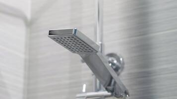 Doccia, asciugacapelli, bidet, asciugamani