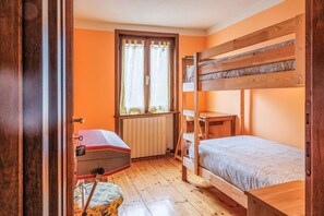 3 室のベッドルーム、デスク、アイロン / アイロン台、WiFi (無料)