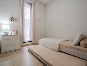 Basic Room | 5 bedrooms - Villa pak joni (Pasuruan)