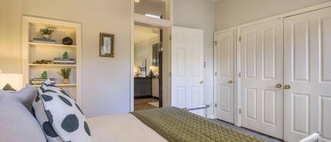 1 bedroom, desk, iron/ironing board, free WiFi