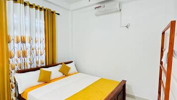 2 Schlafzimmer, Bügeleisen/Bügelbrett