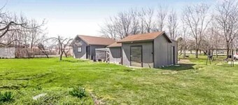 Beautiful log home just outside of town yet close to attractions around TWF!