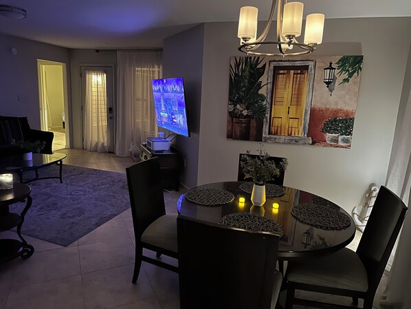 Interior - Chateau Guest House, Destin (Destin)