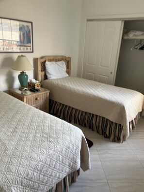 3 bedrooms, iron/ironing board, WiFi, bed sheets - Golf/beach (Bonita Springs)