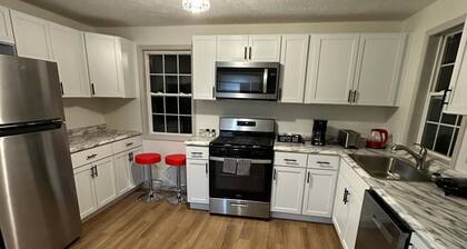 Newly Updated Specious & Cozy & Modern Retreat