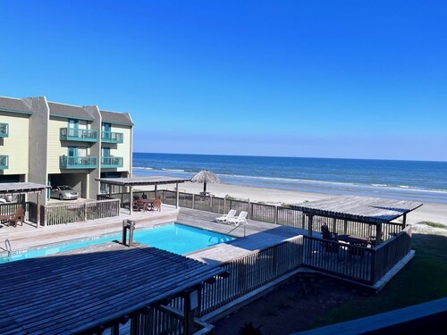 Beachfront One Bedroom Condo w/Seaside Pool. Pet Friendly! 2 or 7 night stay.