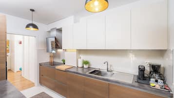 Apartment | Private kitchen | Fridge, microwave, oven, stovetop