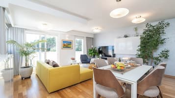 Apartment | Dining