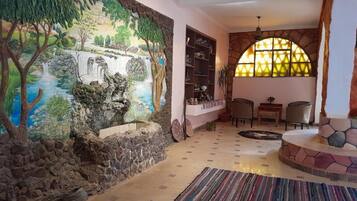 Lobby lounge