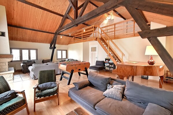 Télévision, cheminée