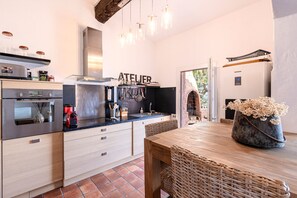 Fridge, microwave, oven, dishwasher