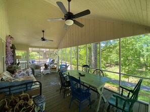 Outdoor dining - COPPER HILL RETREAT WHERE DETAIL MATTERS (Murphy)