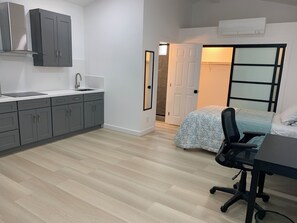 1 Schlafzimmer, Schreibtisch, Bügeleisen/Bügelbrett, kostenloses WLAN