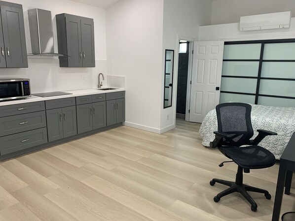 1 chambre, bureau, fer et planche à repasser, Wi-Fi gratuit