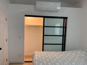 1 bedroom, desk, iron/ironing board, free WiFi - New Private Studio with Bed, attached bathroom and kitchen with SS appliances. (Santa Clara)