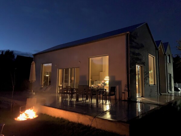 تناول الطعام بالخارج