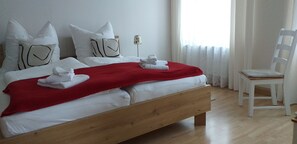 1 bedroom, free WiFi, bed sheets - Sonnige Fewo im Erzgebirgsstädtchen Thum, am Fuße der Greifensteine (Thum)