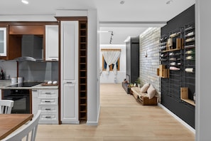 Fridge, oven, stovetop, dishwasher