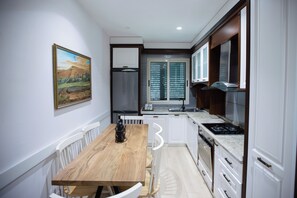 Refrigerador, horno, parrilla de estufa y lavavajillas 