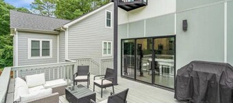 Skyline Luxe: Near Duke