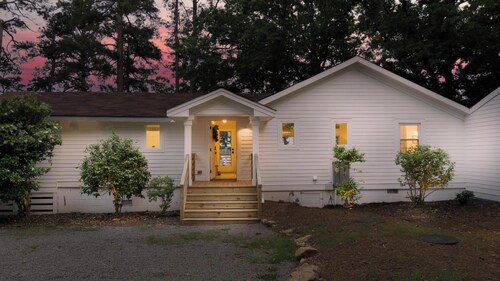 Newly renovated beauty on main lake with sunrise to sunset panoramic views!