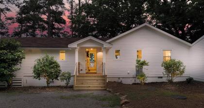 Newly renovated beauty on main lake with sunrise to sunset panoramic views!