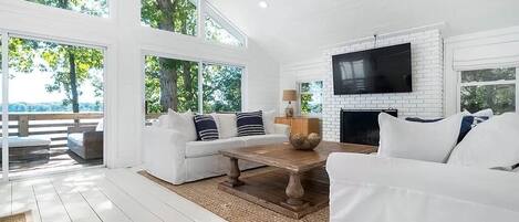 Smart-TV, Kamin, Tischfußball, Stereoanlage