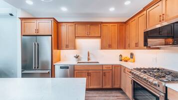 Refrigerador, microondas, horno y parrilla de estufa