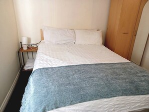 2 chambres, fer et planche à repasser, Wi-Fi gratuit, draps fournis