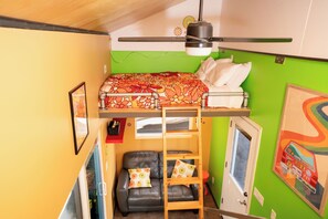 2 slaapkamers, een strijkplank/strijkijzer, gratis wifi, beddengoed