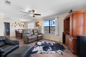 Living area - Trailhead - The Beginning of your Alpine Adventure (Alpine)
