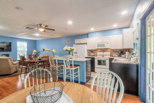 A Quiet, Shady Retreat in New Smyrna Beach!
