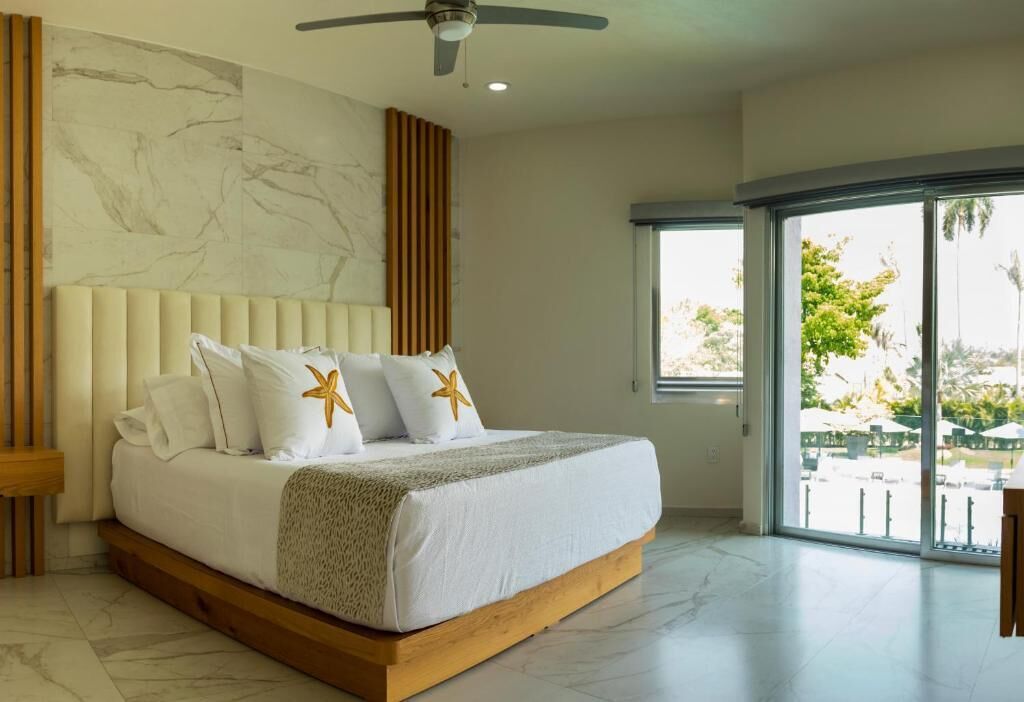 Laptop workspace, soundproofing, free WiFi