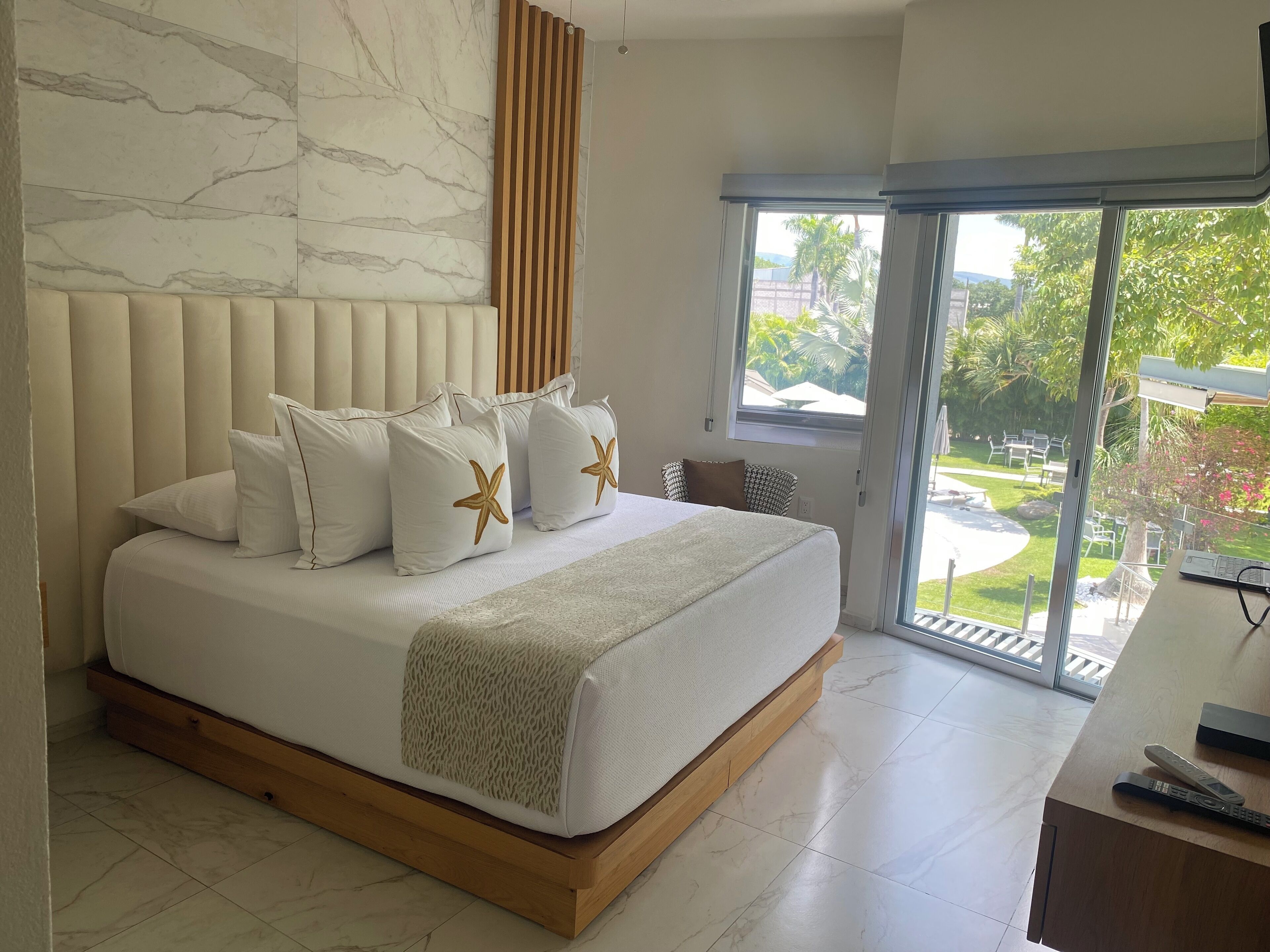 Dubbelrum - utsikt mot trädgården | Arbetsyta för laptop, ljudisolering och gratis wi-fi