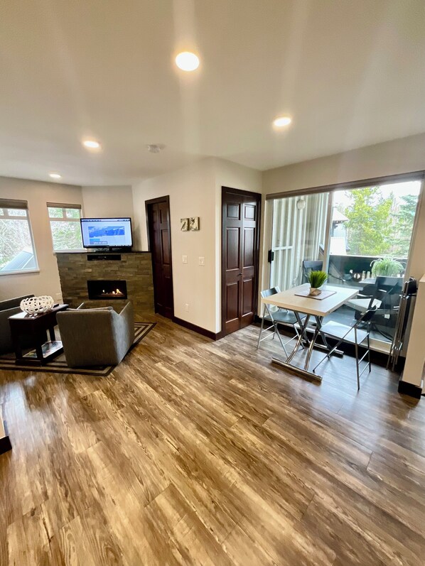 Interior - Fully renovated studio in heart of Whistler Village. WD + AC (Whistler)