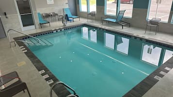 Una piscina cubierta