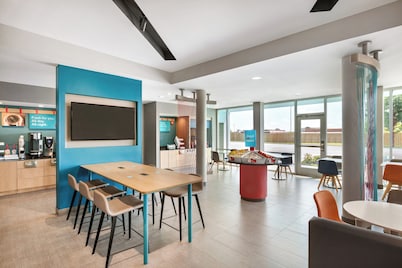 avid Hotel Harrisburg NE Hershey Area by IHG