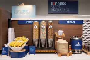Free daily buffet breakfast  - Holiday Inn Express & Suites Fort Walton Beach Eglin Area by IHG (Fort Walton Beach)