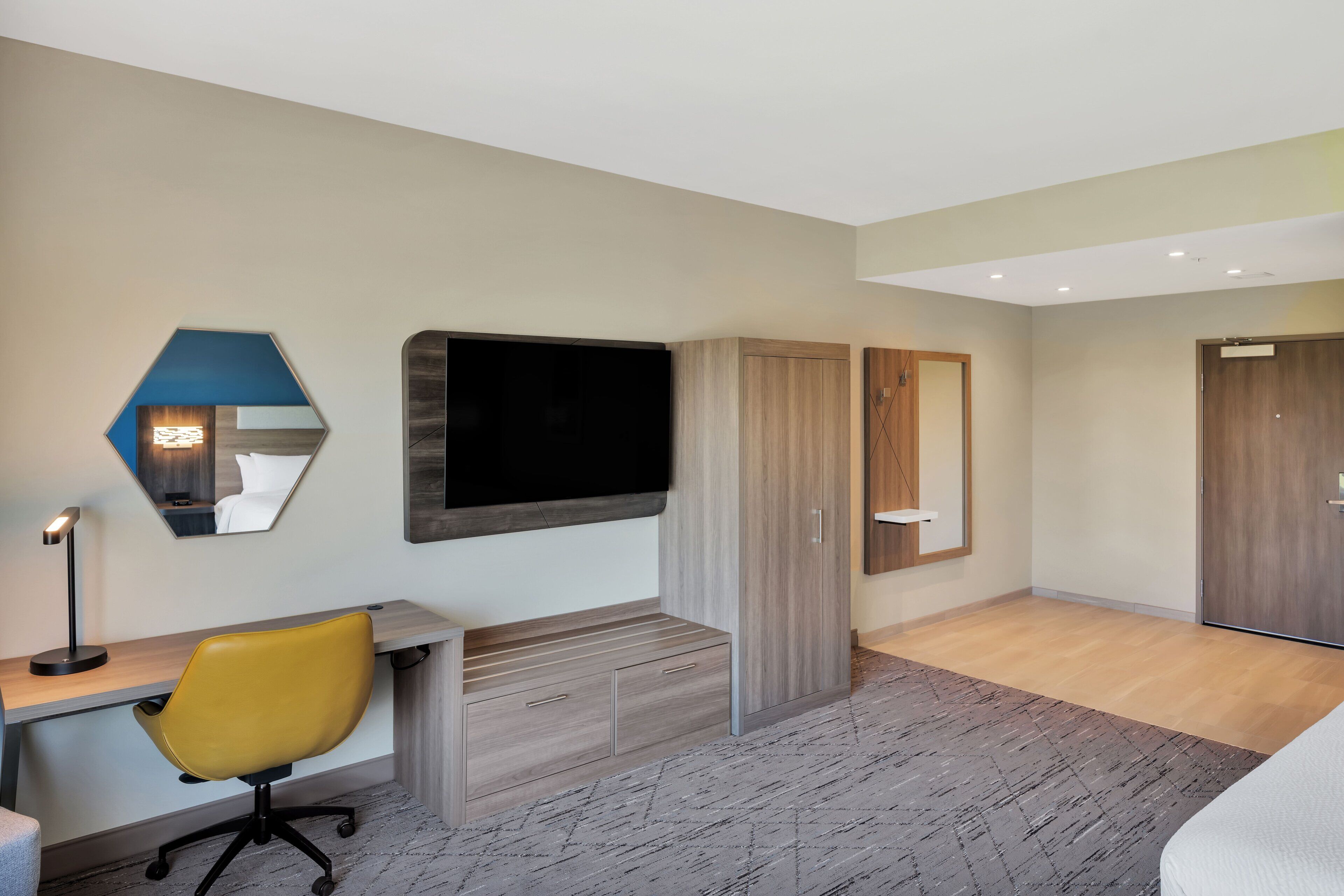 Standard Room, 1 King Bed (Extra Floor Space) | Desk, laptop workspace, free cribs/infant beds, free WiFi