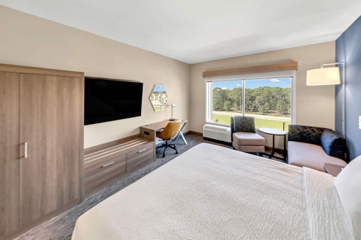 Desk, laptop workspace, free cribs/infant beds, free WiFi